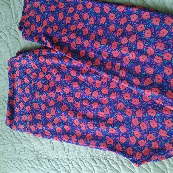 LuLaRoe tall and curvy leggings. Festive colors. New. - Picture 7 of 8